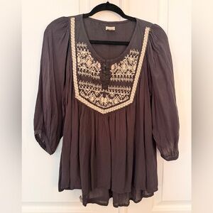 ECOTE M Boho Embroidered Peasant Top in Charcoal Black with Cream Trim